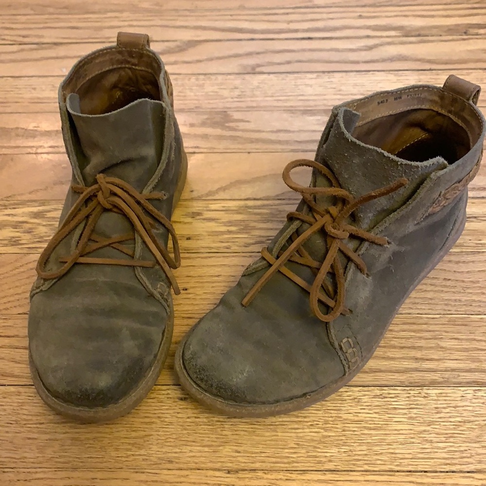 Born boots. Size 9. Lightly worn. Distressed look.